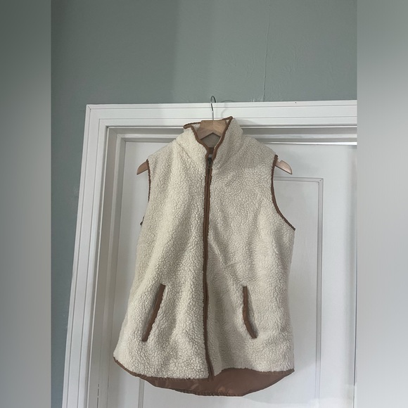 Cream fuzzy vest - Picture 2 of 3